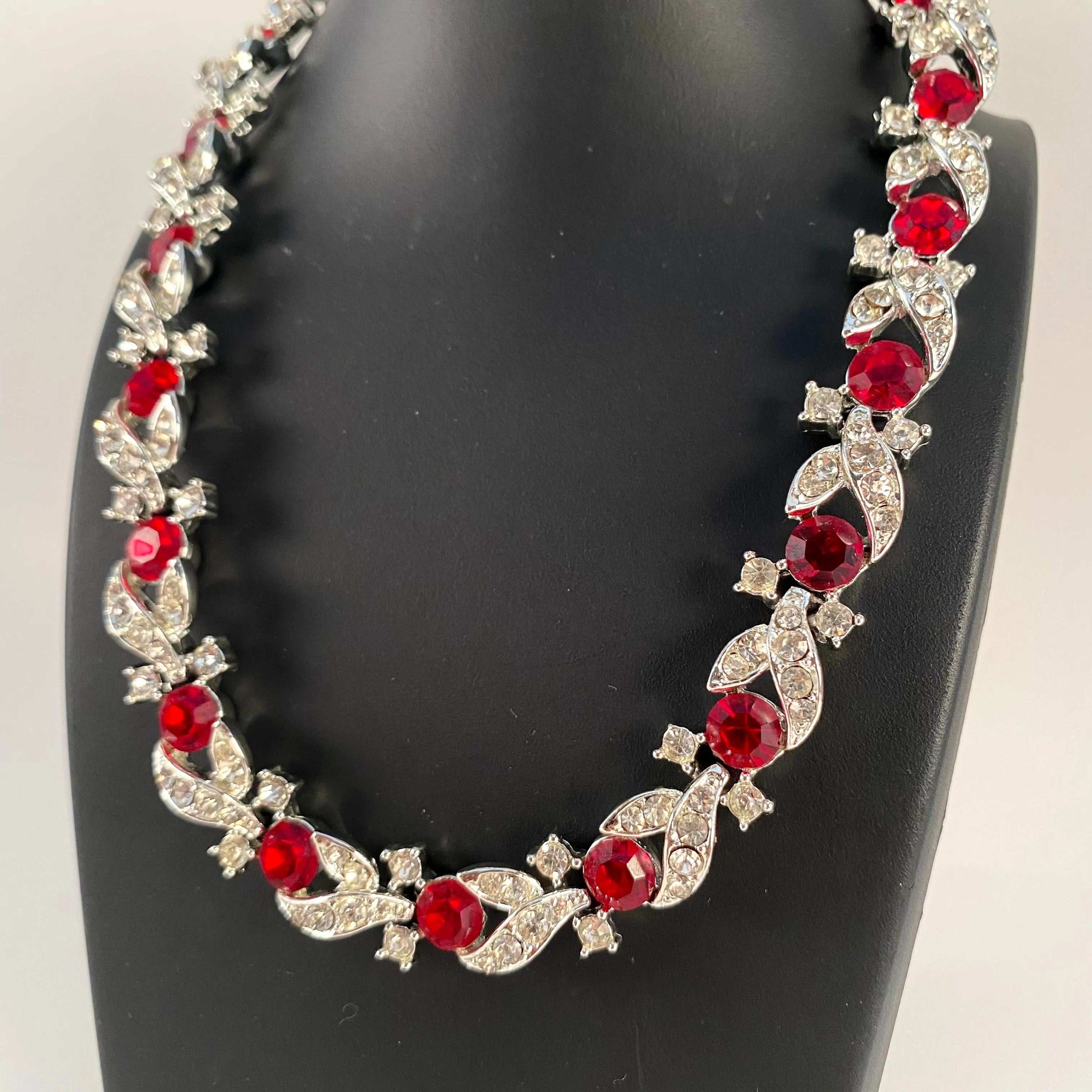 1960s Lisner Rhinestone Necklace