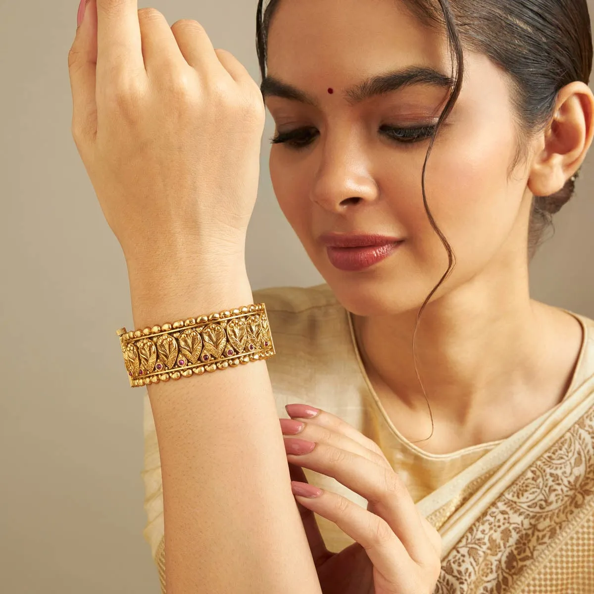 Antique Bangle 166016