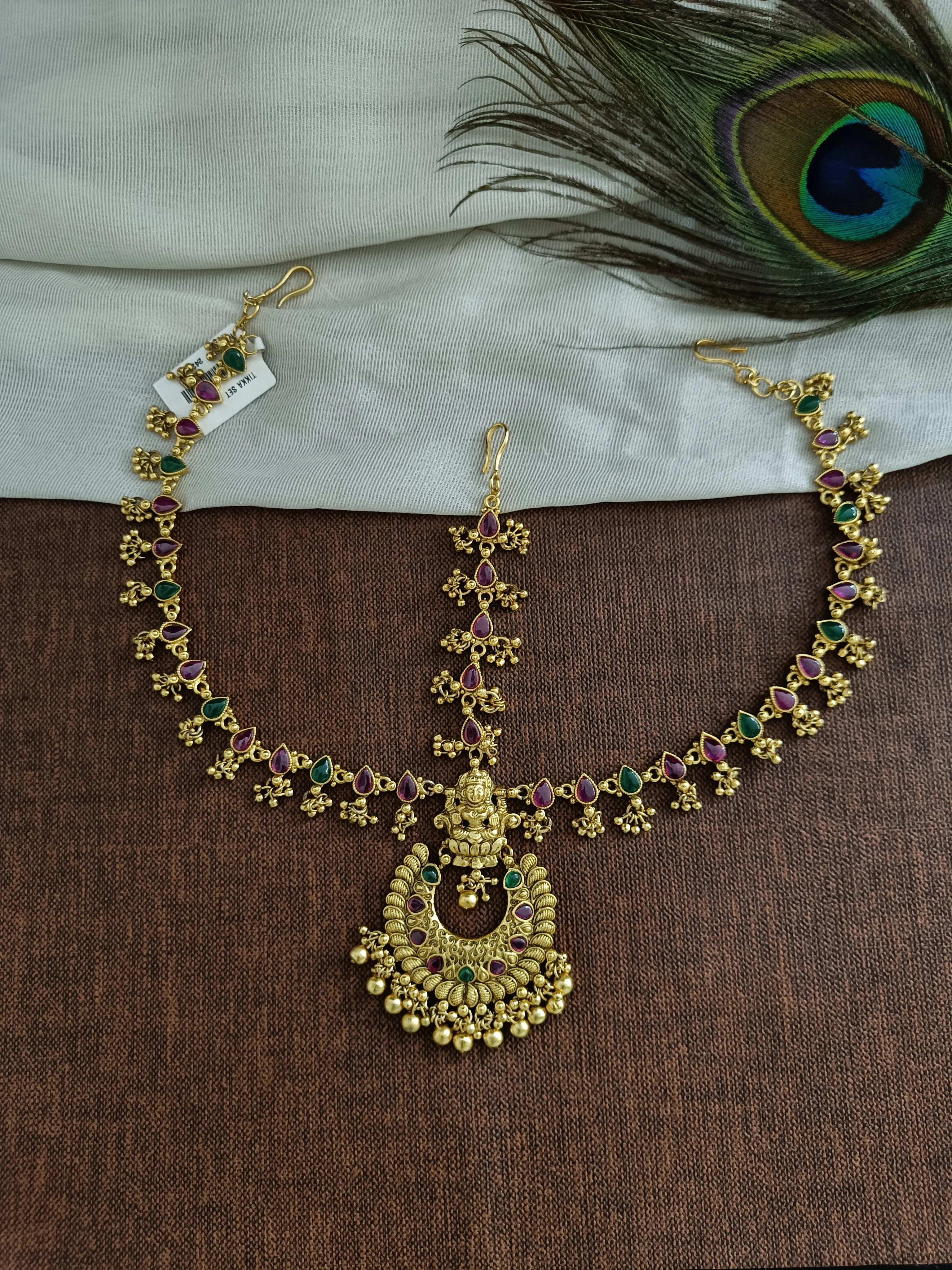 Antique Tikka Set in Ruby and Green