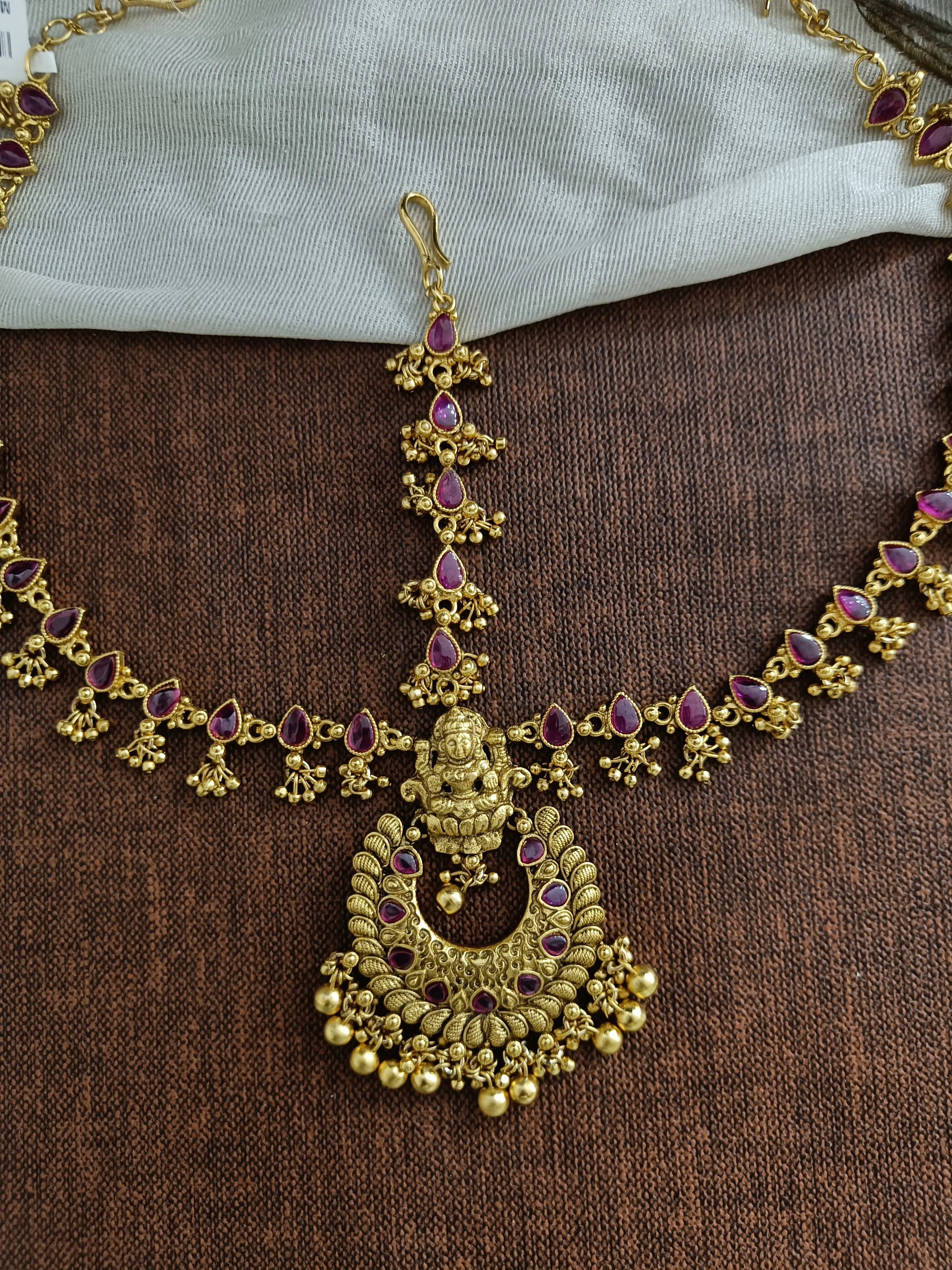 Antique Tikka Set in Ruby and Green