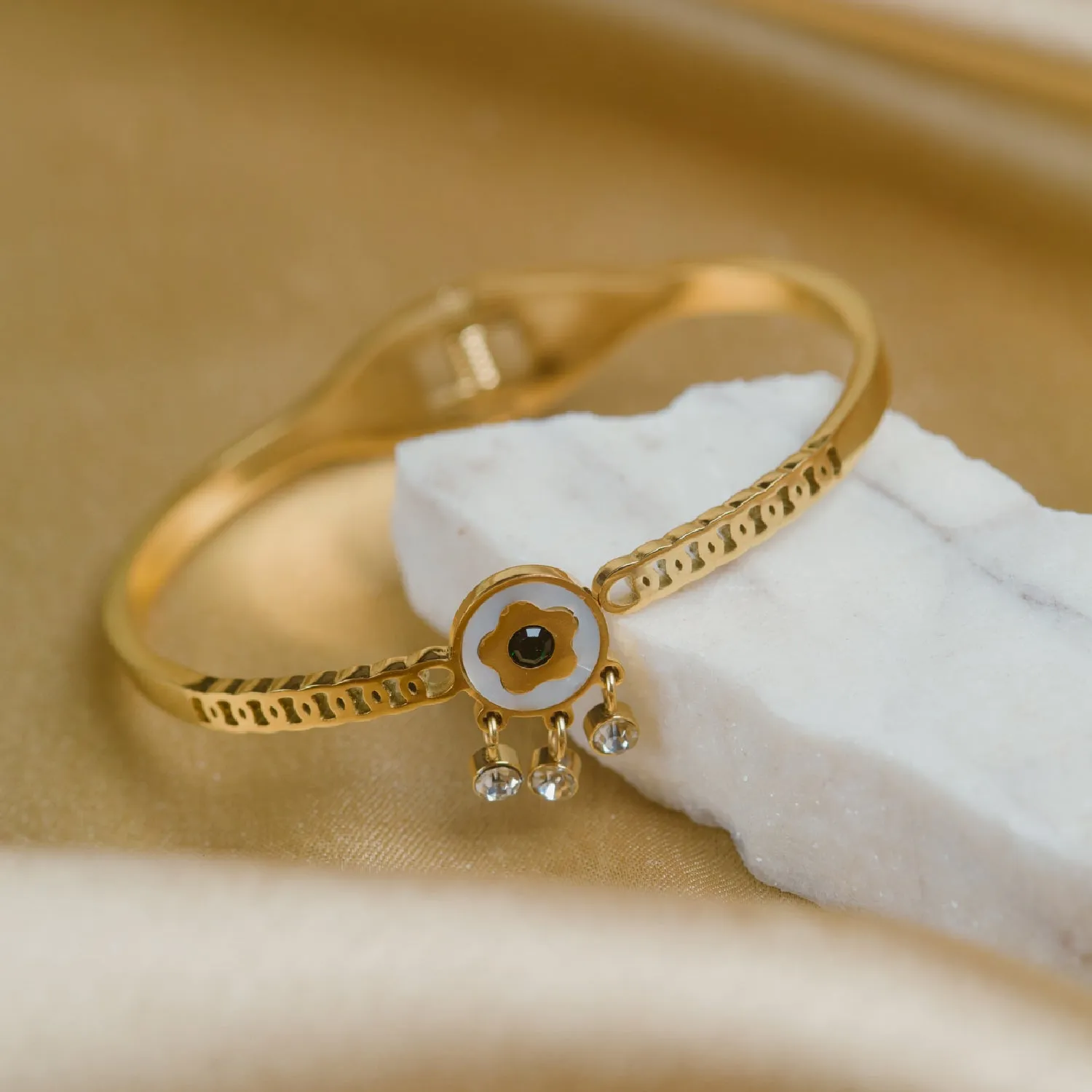 Artklim Stylish Gold Plated Floral Bangle Bracelet