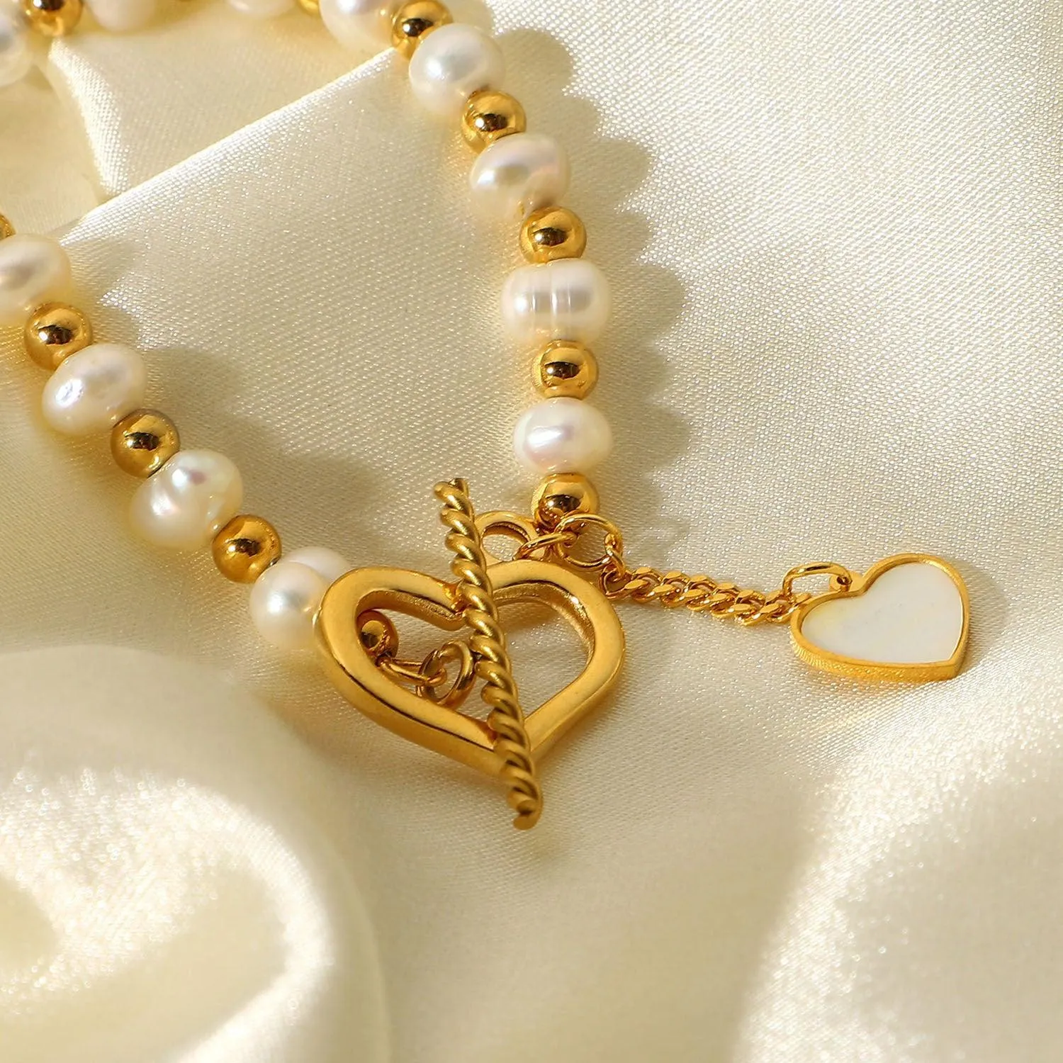 B10.18K Gold Pearl Heart OT Buckle Bracelet