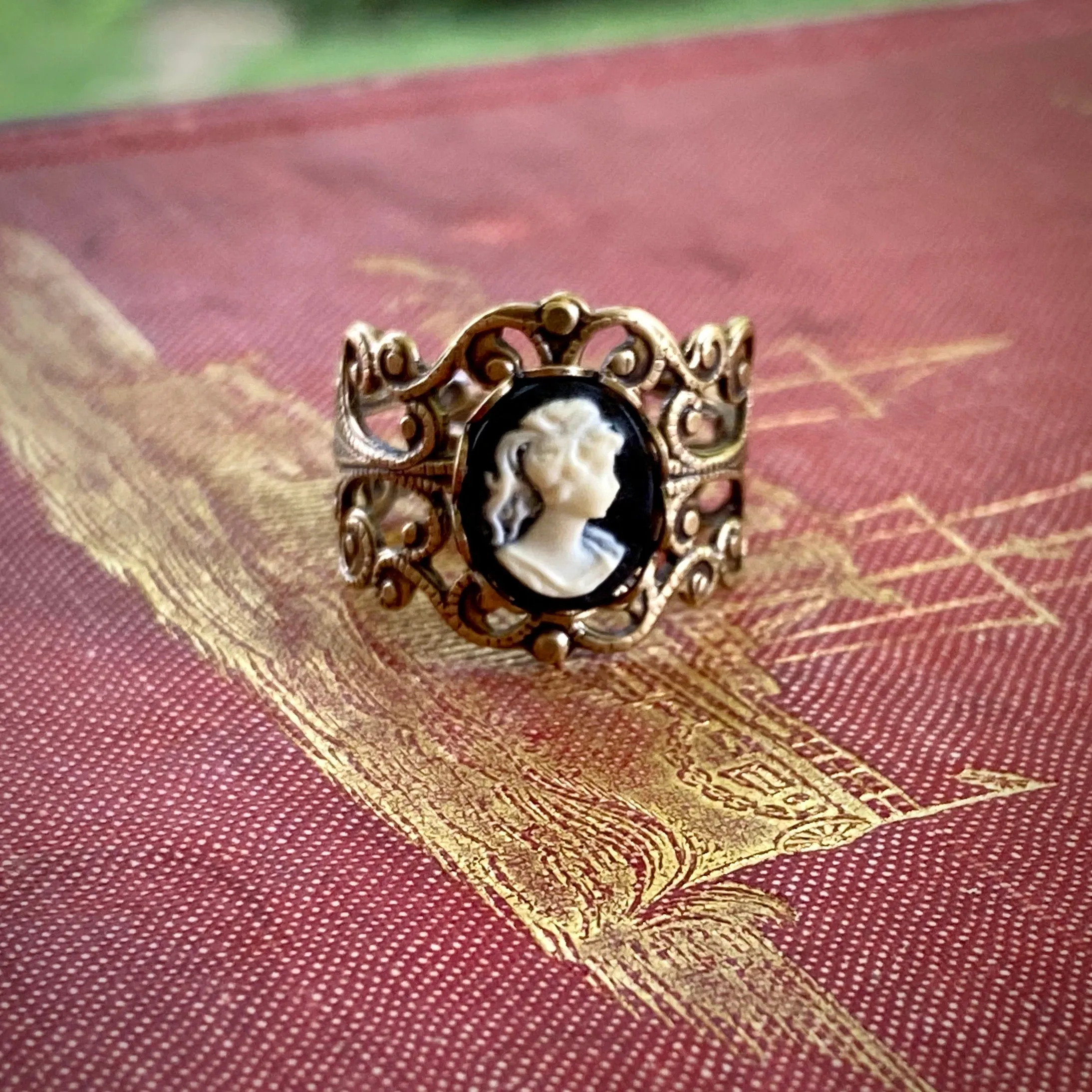 Black and White Lady Cameo Ring in Silver