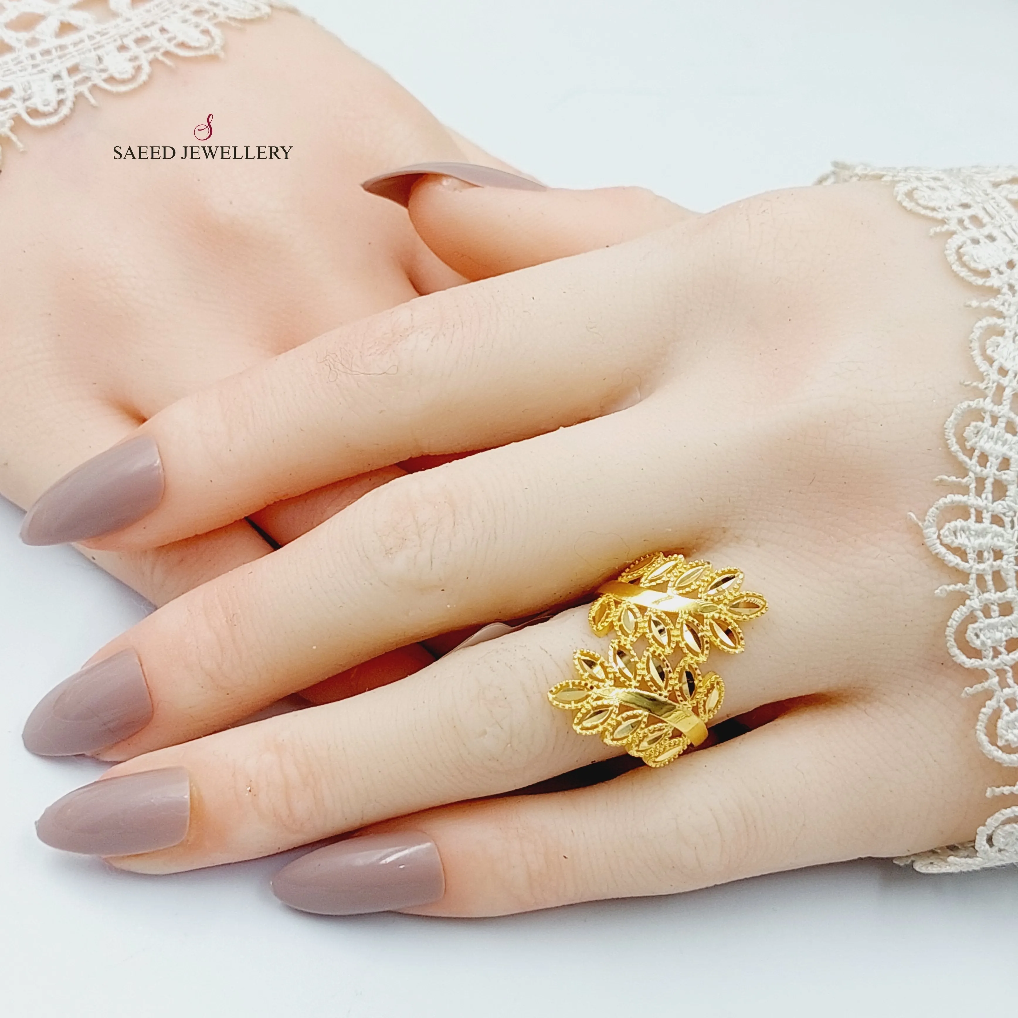 Deluxe Leaf Ring