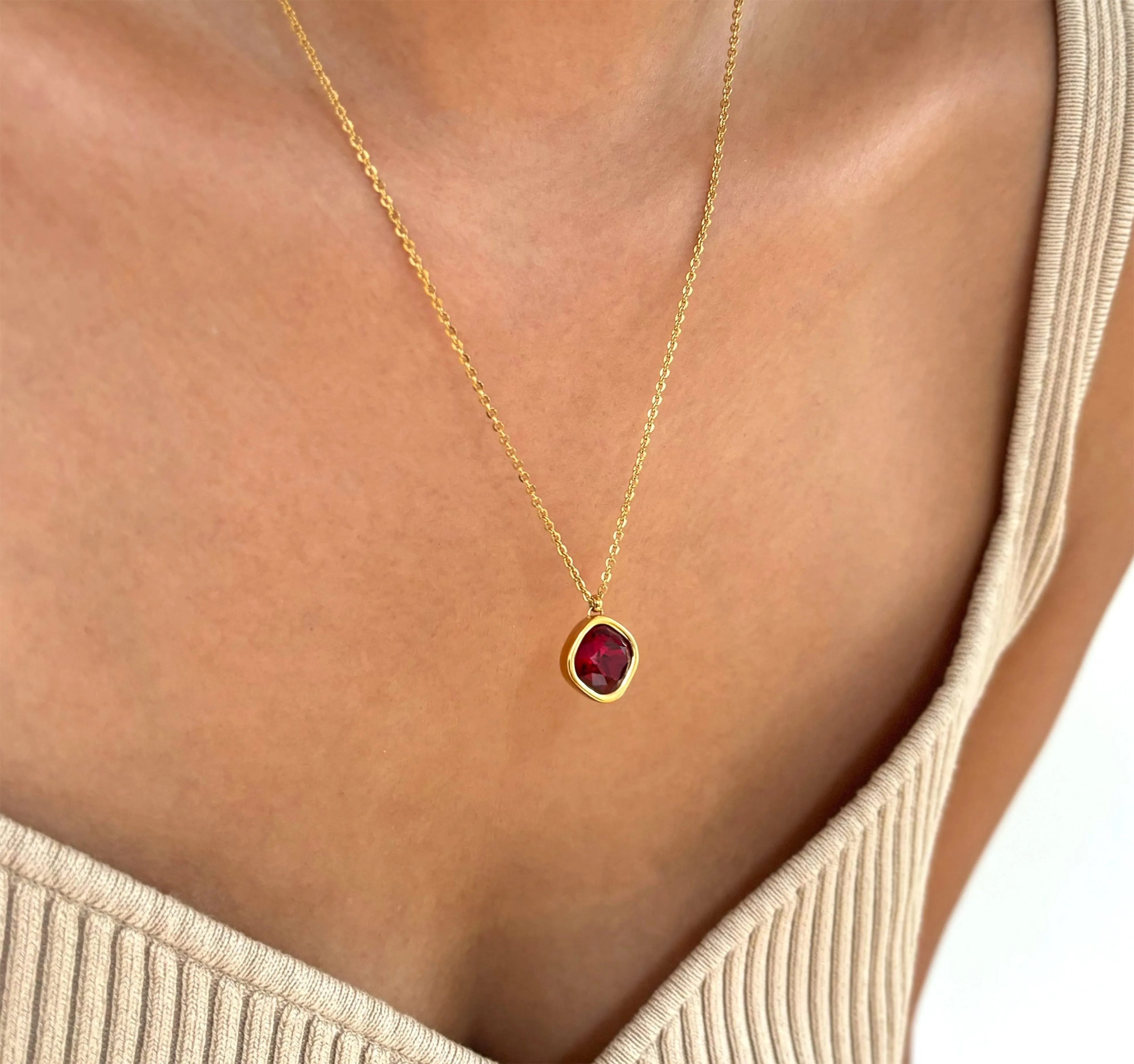 DESIREE GARNET BIRTHSTONE PENDANT - JANUARY