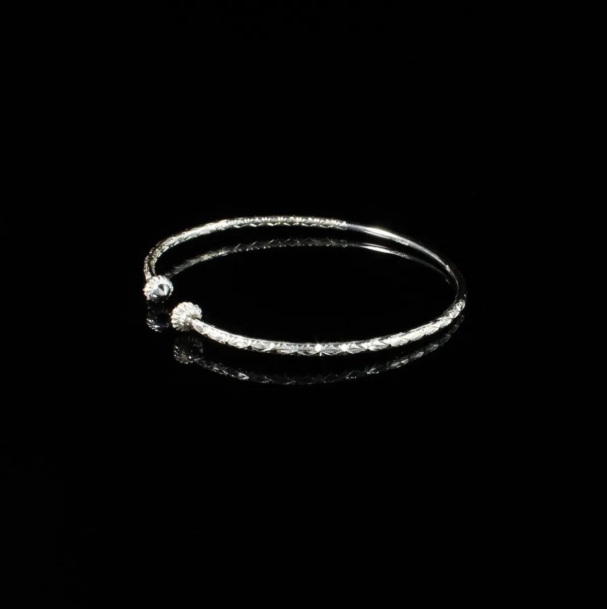 Extra Light Taj Mahal Bangle with Calypso Pattern