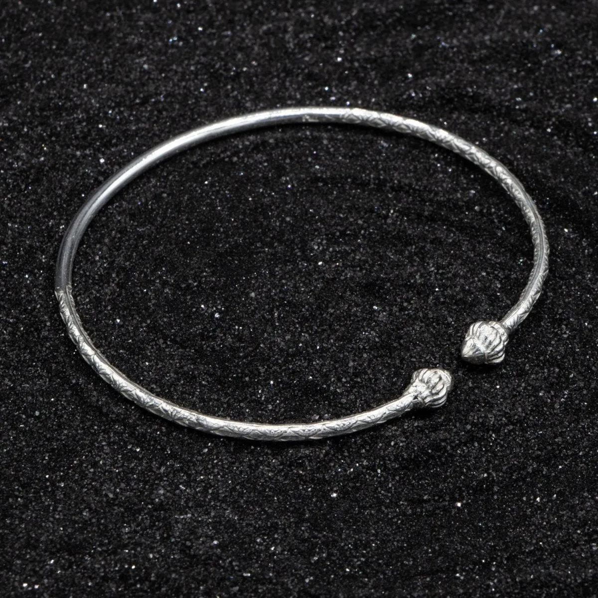 Extra Light Taj Mahal Bangle with Calypso Pattern