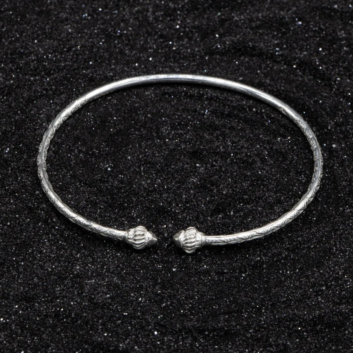 Extra Light Taj Mahal Bangle with Calypso Pattern