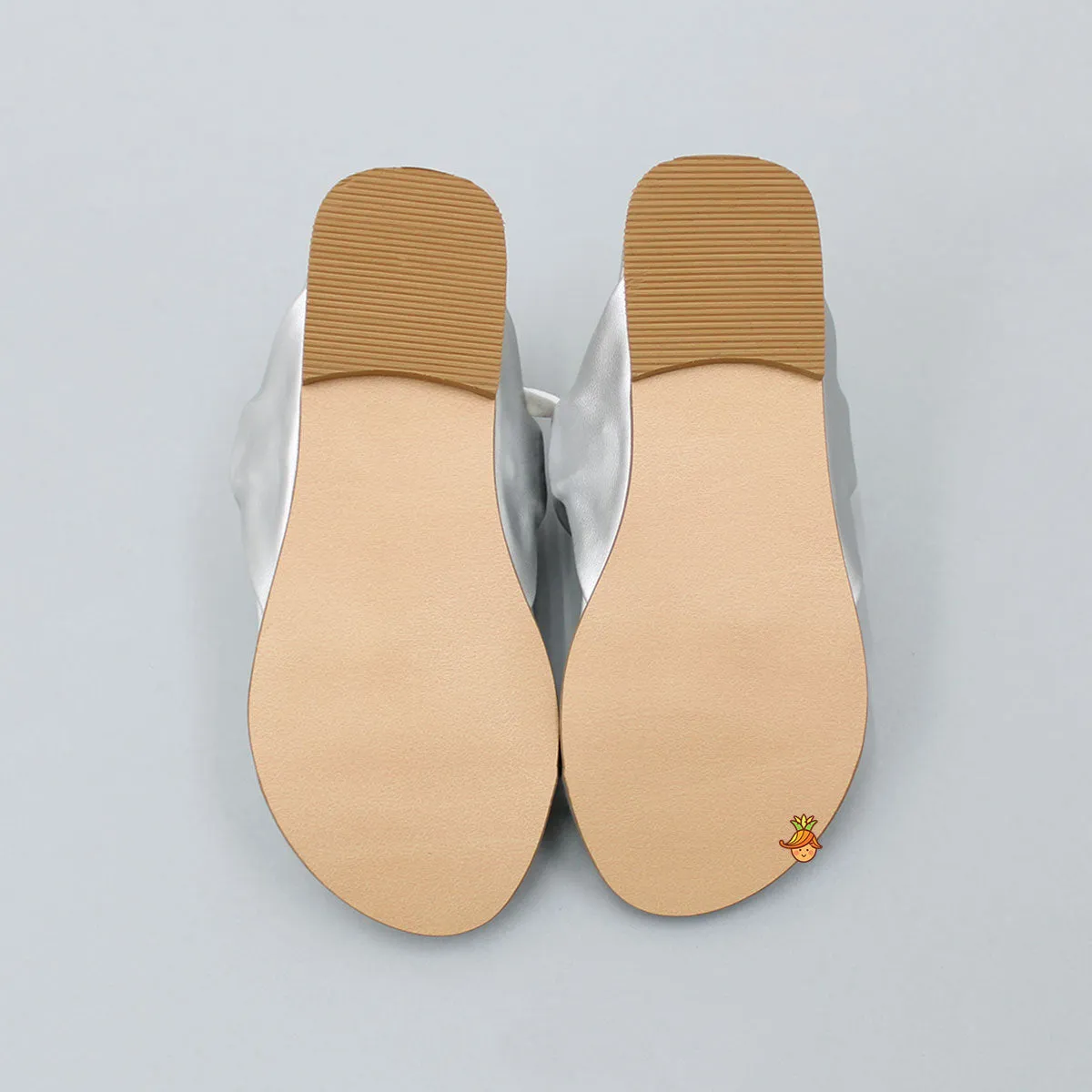 Shimmery Toe Ring Kolhapuri Flats