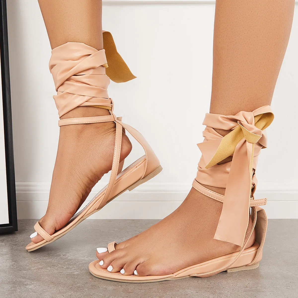 Sohiwoo Women Toe Ring Flat Ankle Strap Sandals Lace Up Beach Shoes