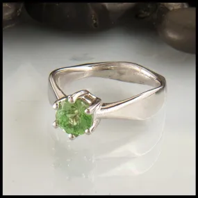 White Gold Ring with Mint Merelani Garnet